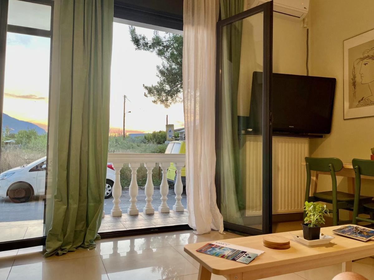 100 Meters From The Sea Apartamento Xylokastro Exterior foto