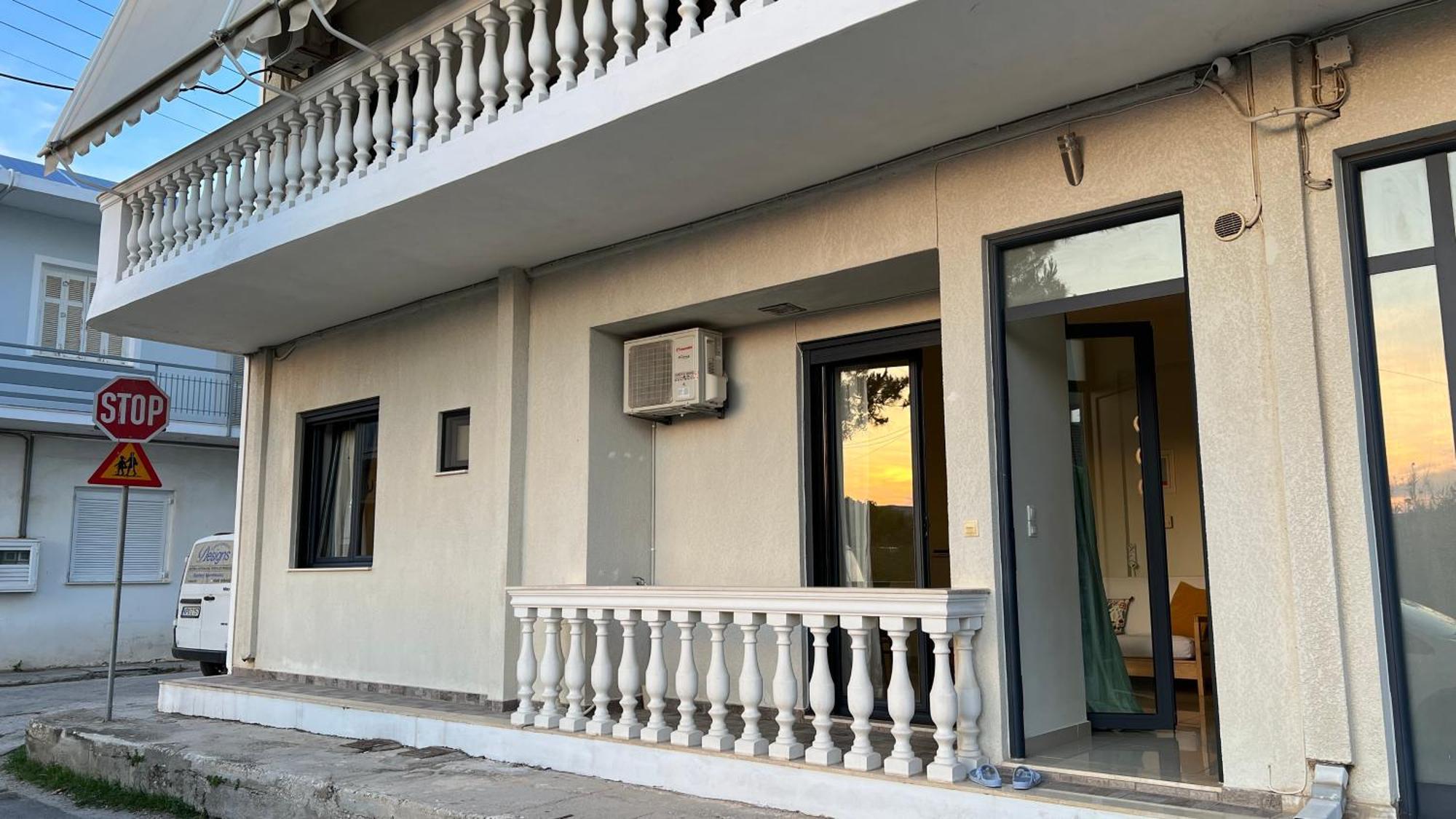 100 Meters From The Sea Apartamento Xylokastro Exterior foto